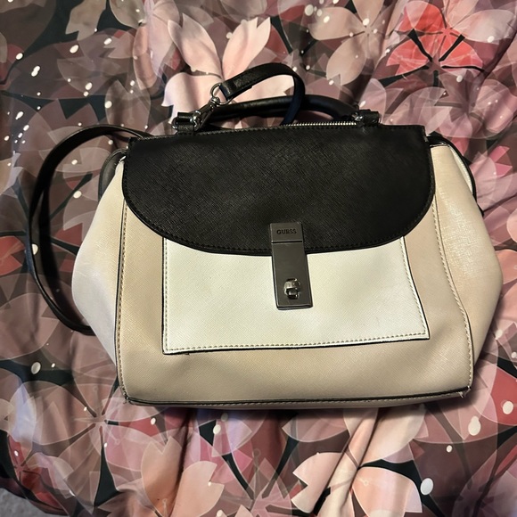 Guess cross body purse - Picture 4 of 6